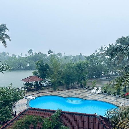 Lake N River Resort Munroe Island Mundrothuruth Luaran gambar