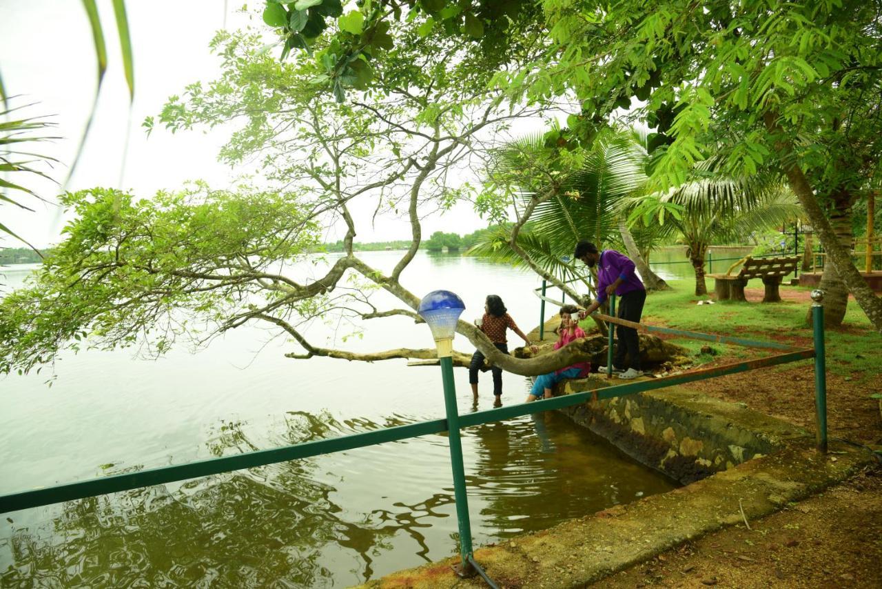 Lake N River Resort Munroe Island Mundrothuruth Luaran gambar