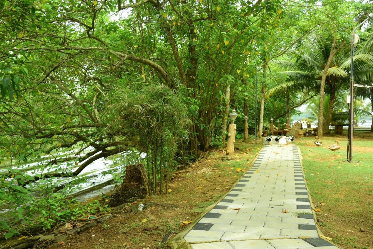 Lake N River Resort Munroe Island Mundrothuruth Luaran gambar