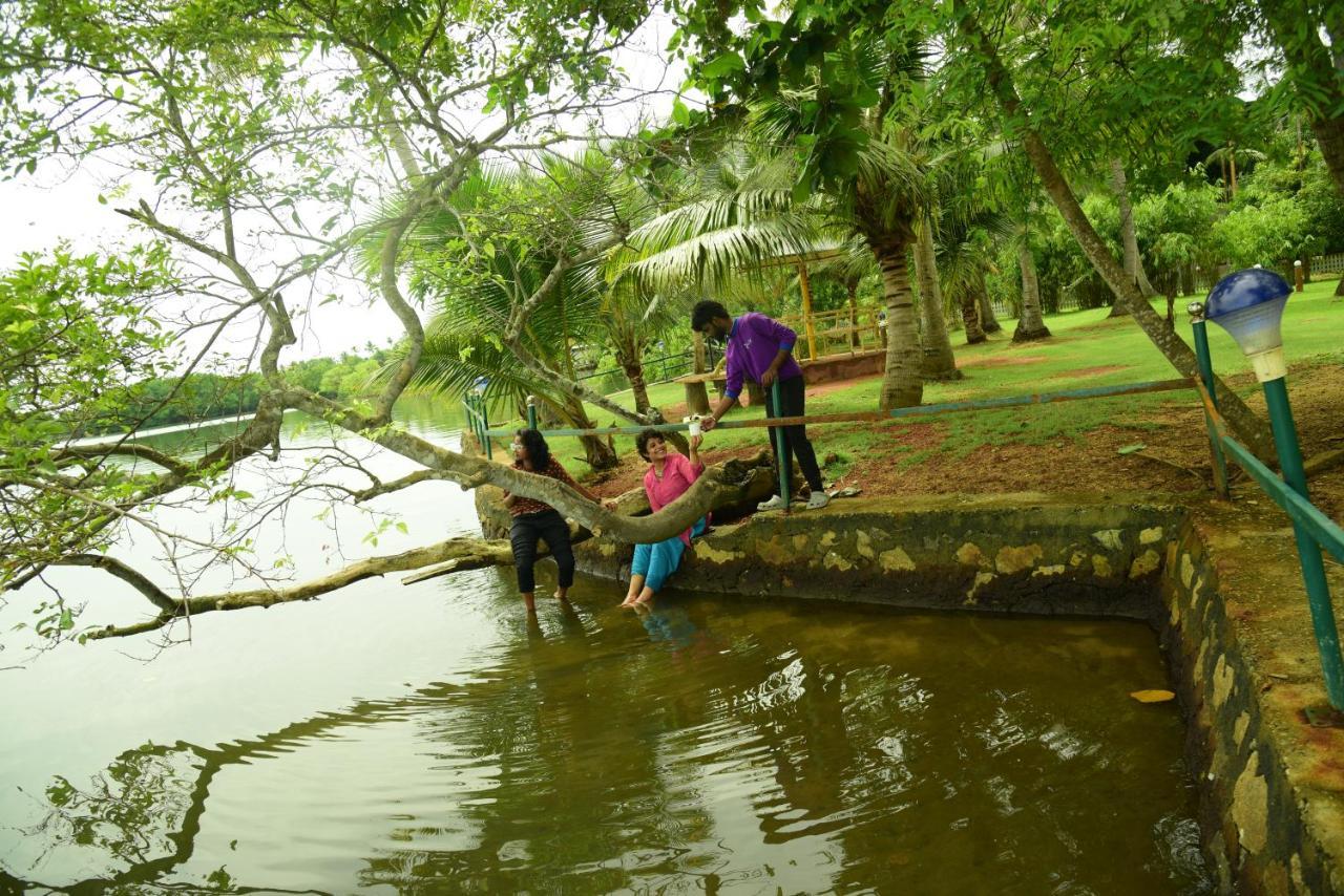 Lake N River Resort Munroe Island Mundrothuruth Luaran gambar